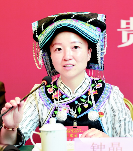 钟晶:加强基层医疗卫生服务体系和全科医生队