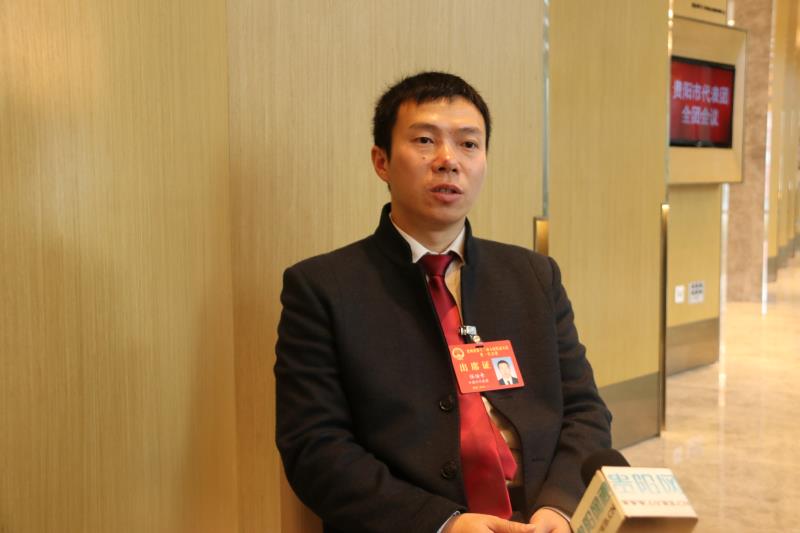 省人大代表任治奇:建议实施贵州乡村义务教育