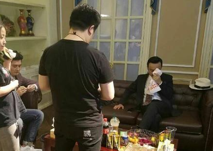 汪涵被曝录节目时眼球毛细血管破裂杨乐乐向高