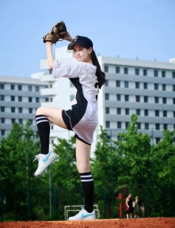 网络<em>美女</em>全方位pk <em>美女</em>董事长北<em>师大</em>校花樊玲