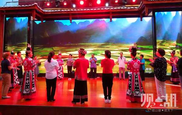 碧海社区举办重阳节百人宴活动
