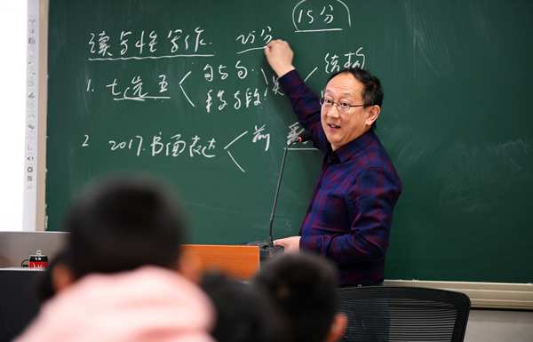 四位北京教学专家到南明甲秀高级中学“讲课”
