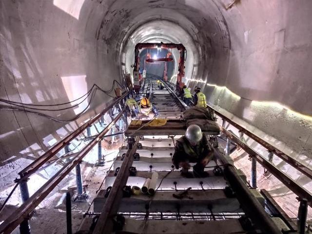 贵阳轨道交通2号线进入地下铺轨施工阶段