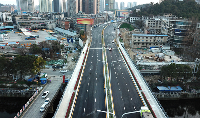 人民大道南段、改造后的花溪大道今日通车