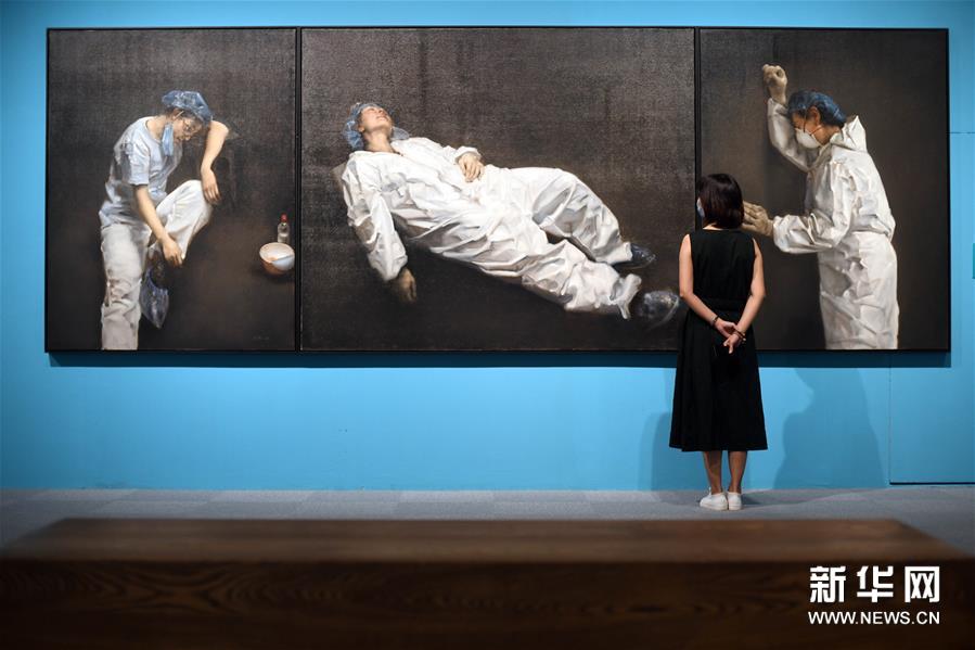 众志成城抗疫主题美术作品展亮相国博