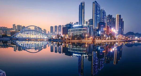 奋力担当作为 续写辉煌篇章——党的十九届五中全会在贵阳、贵安干部群众中引发热烈反响