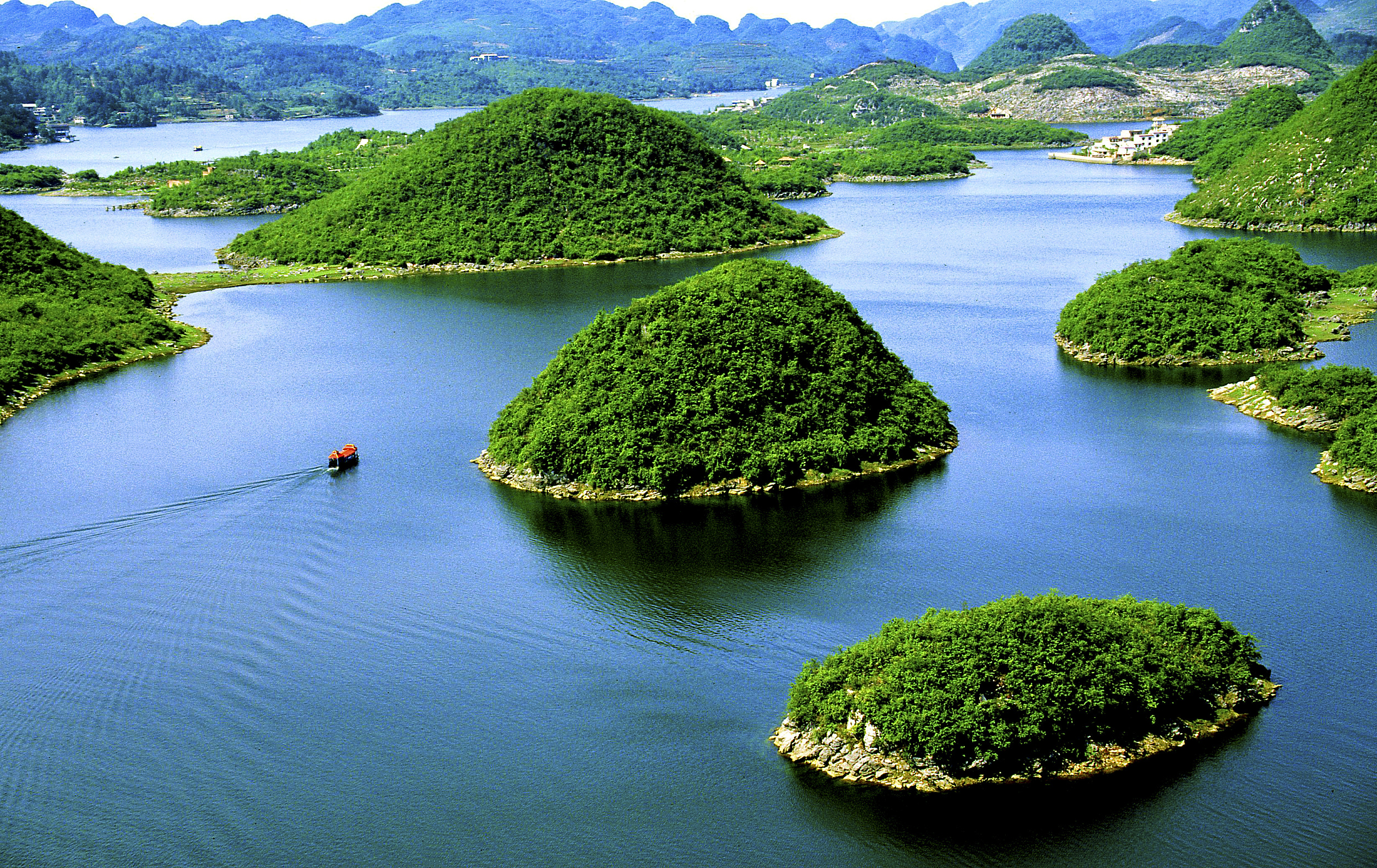 贵阳荣获全国文明城市“四连冠”引发热烈反响（七）：文明之花遍地开 文明之风随处来 