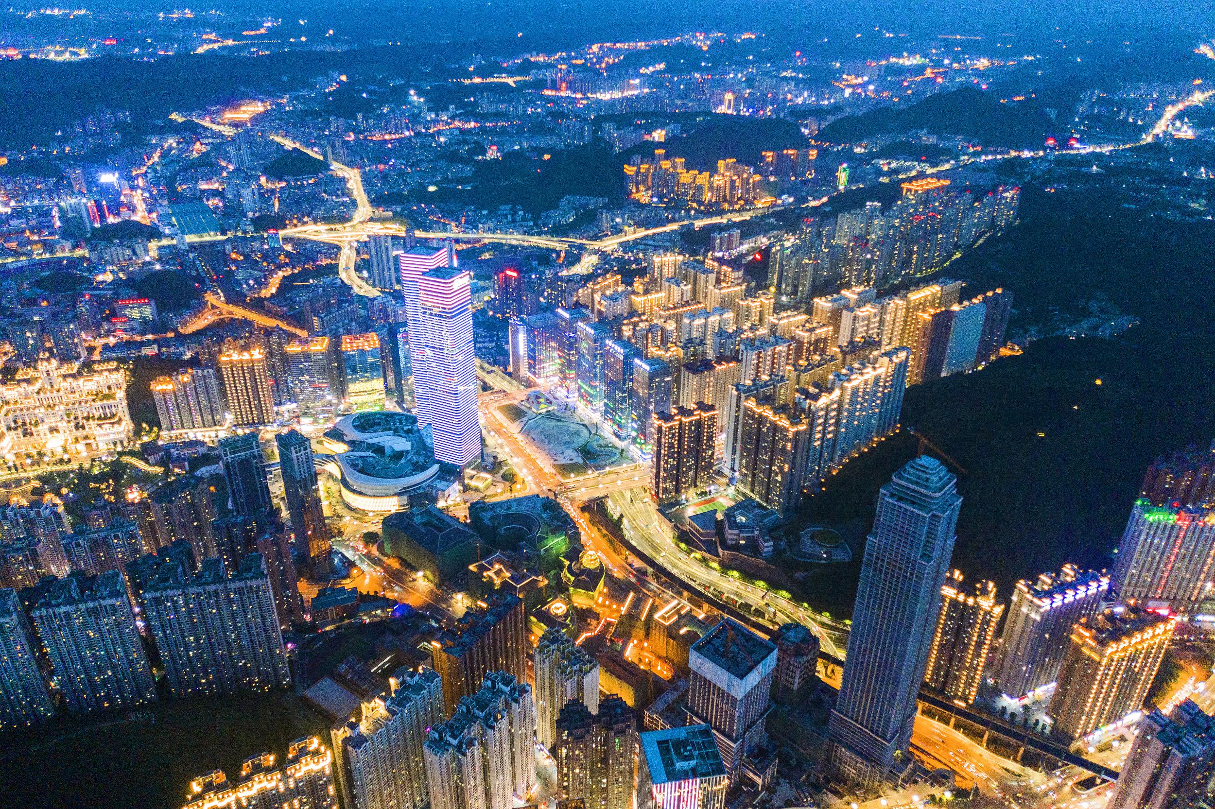 李炳军主持召开省政府党组(扩大)会议 传达学习贯彻习近平总书记重要讲话精神和省委十二届八次全会精神