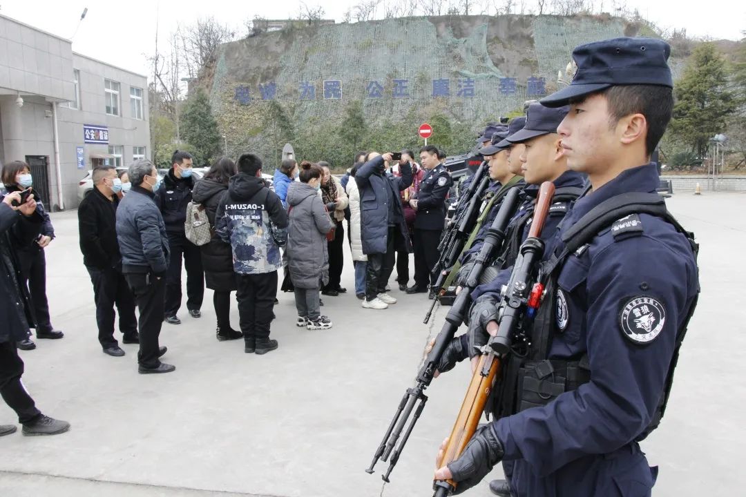 清镇市民走进警营体会别样 警 彩 贵阳网