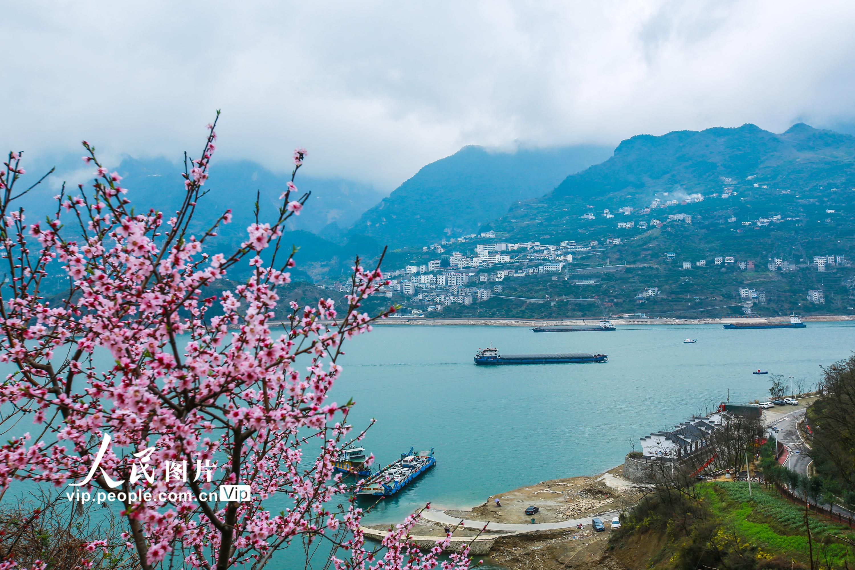 三月三，连州惊艳桃花节！游神秘瑰丽地下河+湟川三峡!