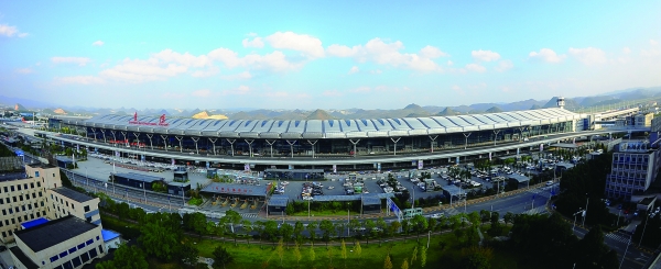 机场路道路及景观提升改造工程——提品质升“颜值” 打造多彩生态大道