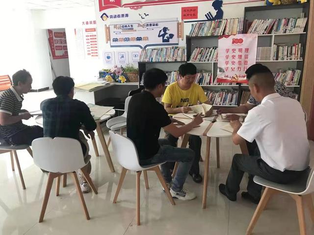 红枫湖镇农家书屋变身“红色加油站”