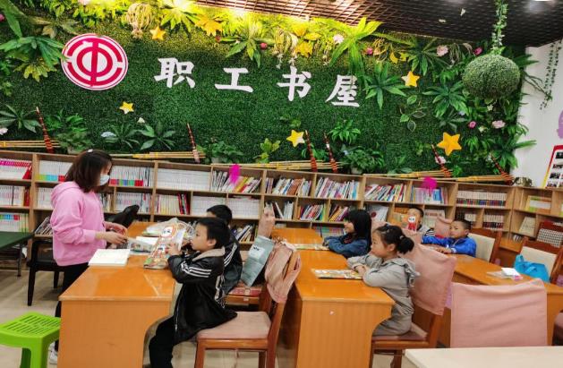 共青团花溪区委：搭好“连心桥” 建好“温暖之家”