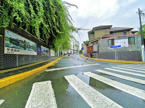 车辆违停、商贩占道经营、建筑垃圾外露…… 云岩区这些问题需整改