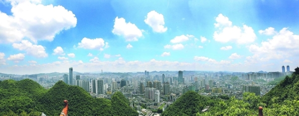 陈晏在云岩区南明区开展“我为群众办实事”实践活动 暨调研棚户区老旧小区背街小巷改造工作时强调 强化统筹 注重细节 全力攻坚 以高质量改造提升城市功能品质