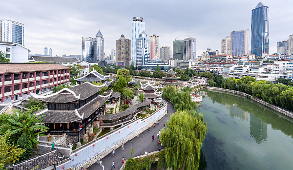 陈晏在开展“我为群众办实事”实践活动暨调研“三改”工作时强调：顺应城市发展规律 尊重人民群众意愿 有力有序推进“三改”工作促进城市更新