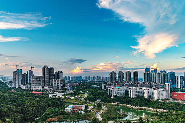 看得见山水 守得住乡愁——观山湖区全力推进新型城镇化之宜居都市篇