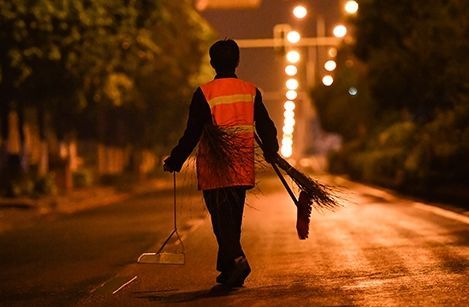 为了旅客的“方便”——致敬城市环境守护者系列报道（一）