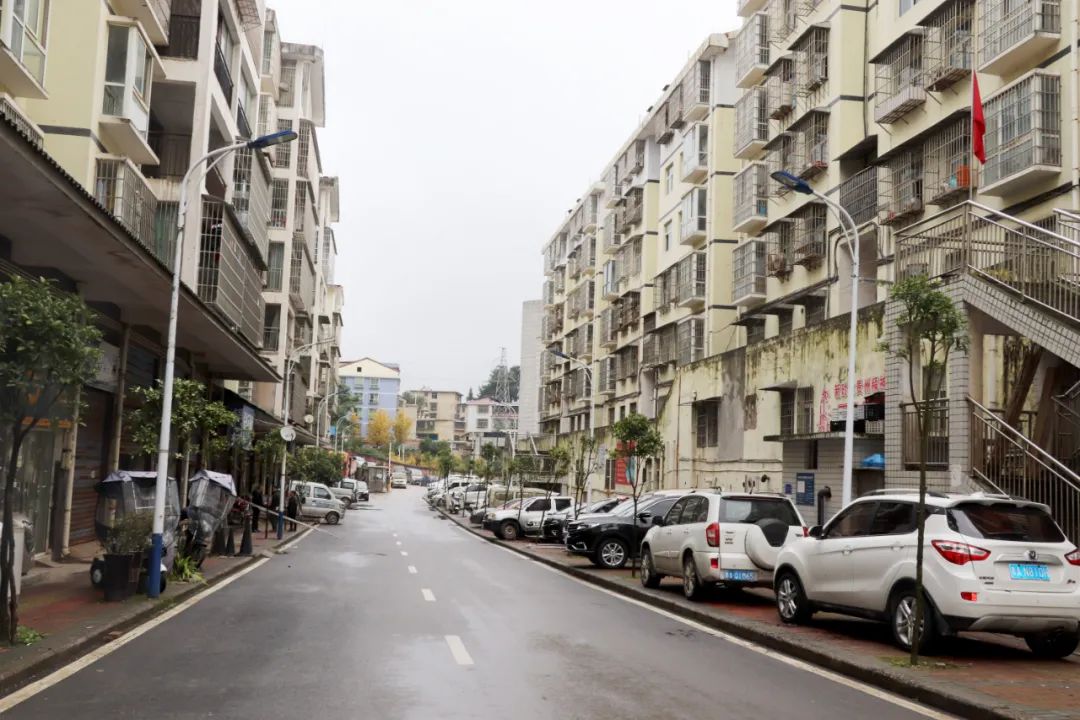 聚力“一圈两场三改”丨开阳硒城街道破解小区停车难题 提升居民幸福指数