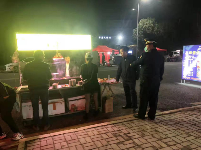 花溪区清溪街道开展道路交通拥堵整治专项行动