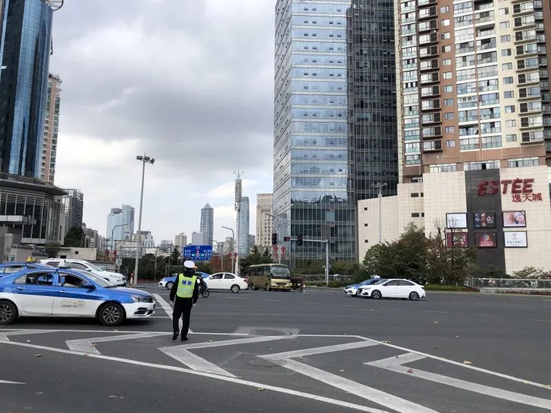 南明交警“巧”力治堵，这些道路路口出现新变化
