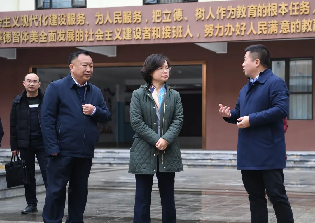 南明区委书记黄成虹率队调研“一圈两场三改”工作
