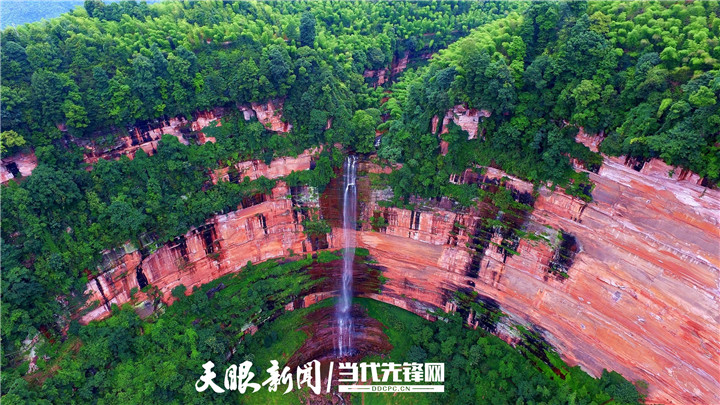 370773-赤水佛光岩景区。王怀茂摄（贵州图片库发）.jpg