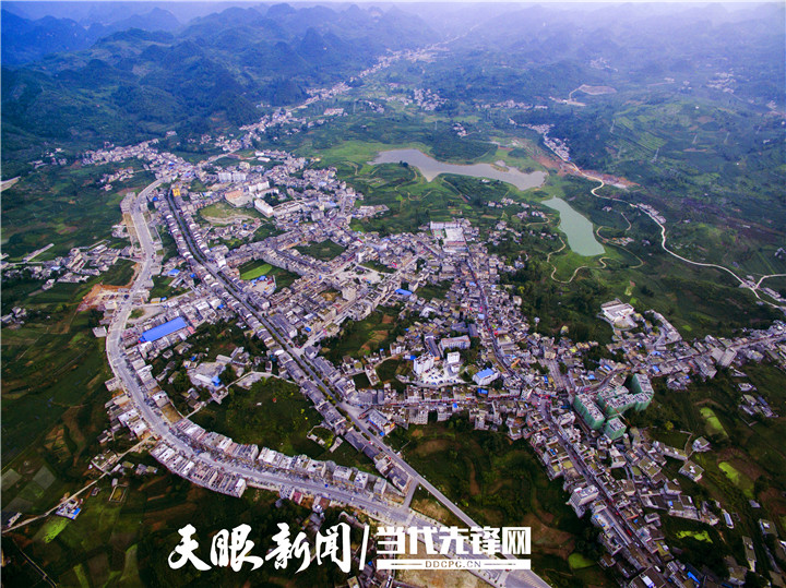 织金县八步镇在不断完善基础设施建设的基础上,依托即将开工建设的火电厂、戴家田煤矿和磷化工基地等大型项目的历史机遇,加快建设,将是一个山川秀丽、环境优美、市场活跃、政通人和、百废俱兴、集商贸、旅游为一体的新兴工业城镇。龚小勇 摄（贵州图片库发）.jpg