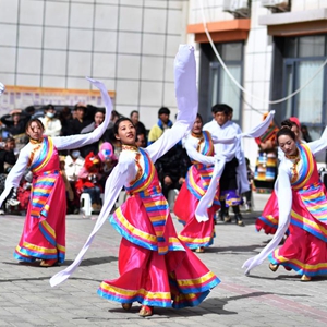 搬迁牧民喜迎藏历新年