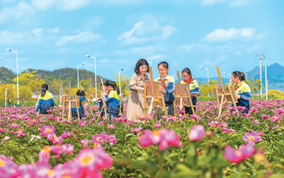 浙江淳安：用手中画笔描绘美丽花海