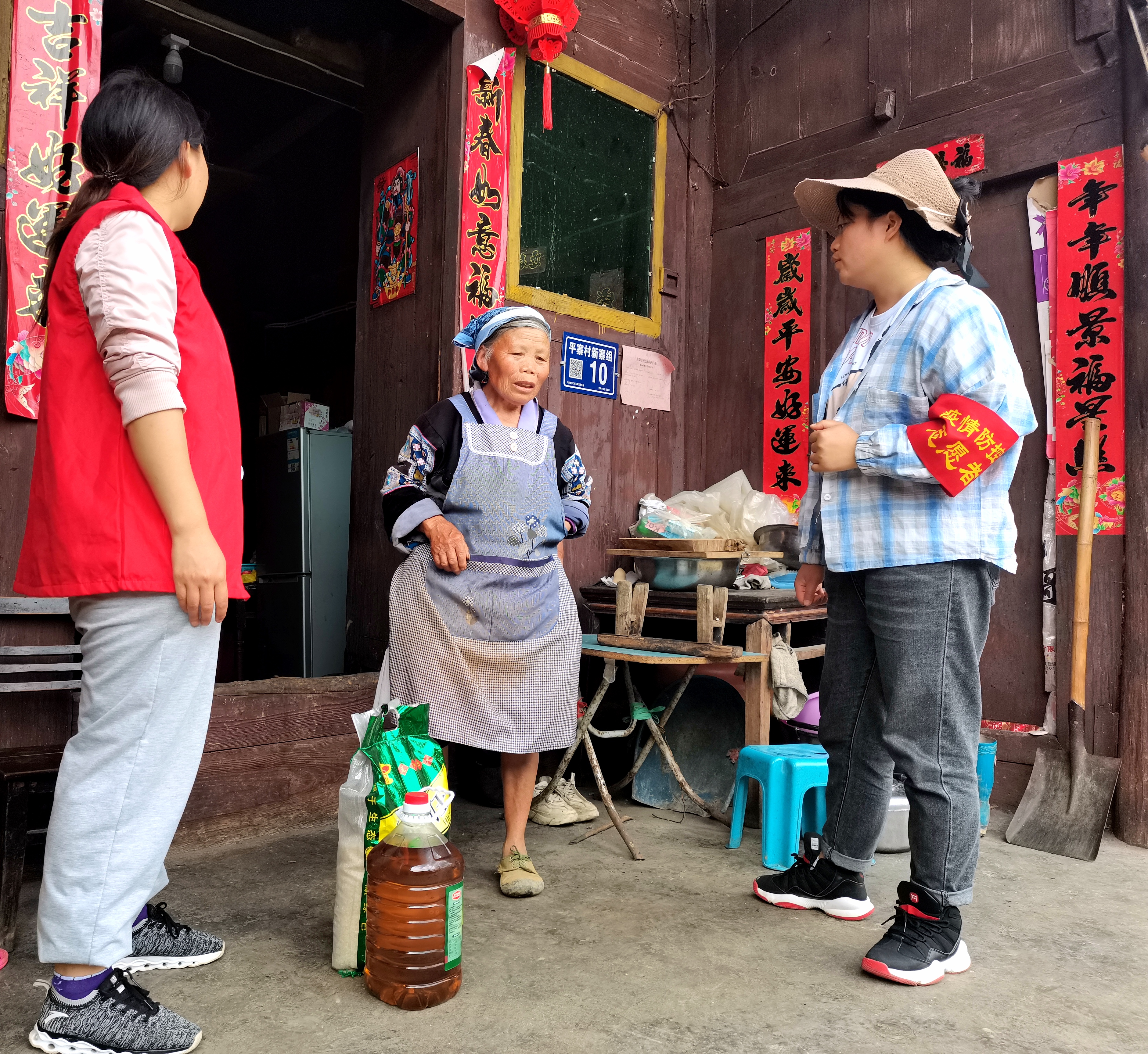 “艾叶飘香 浓浓党情” 开阳县高寨乡开展端午敬老主题活动