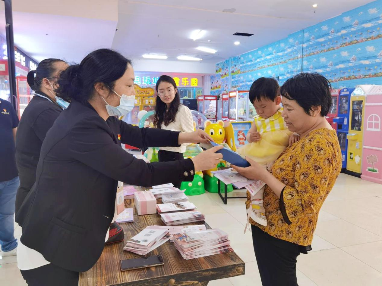 贵阳市市场监管局高新区分局开展儿童化妆品科普宣传活动