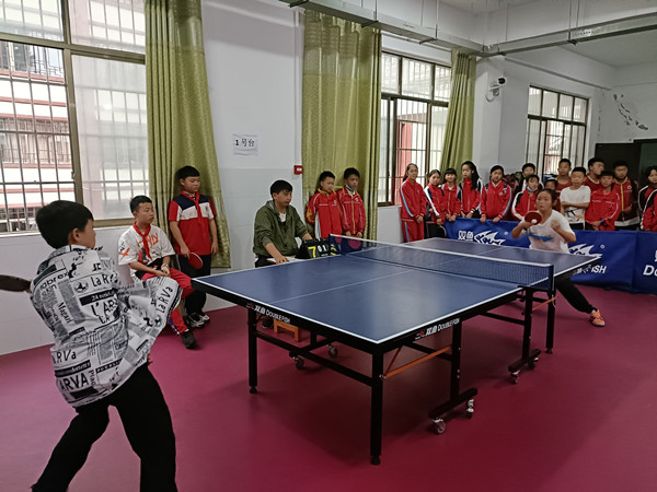 “乒”出快乐 “搏”出精彩——开阳县第一小学校园乒乓球比赛开赛