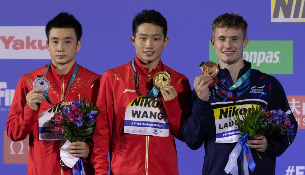 游泳世锦赛：中国选手包揽男子三米板冠亚军