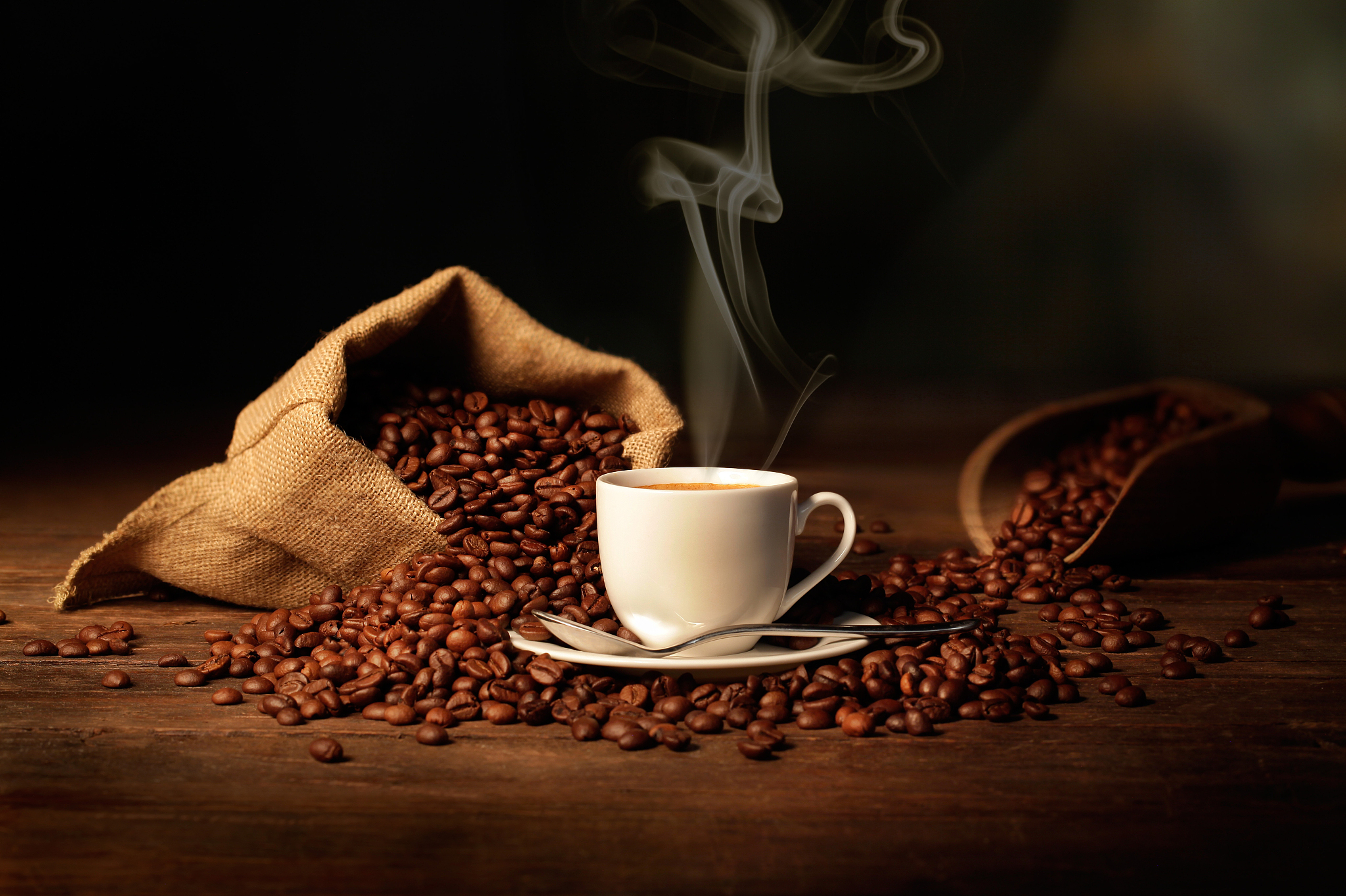 咖啡可加速燃烧卡路里提高代谢率 但喝多也会耐受