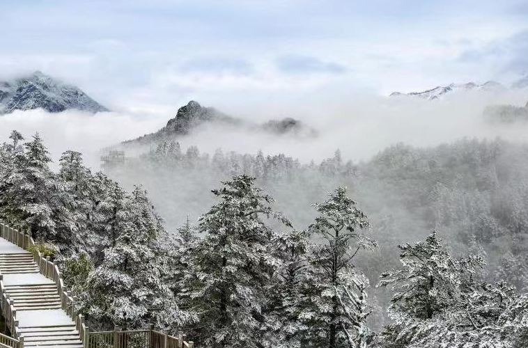 成都西岭雪山降雪
