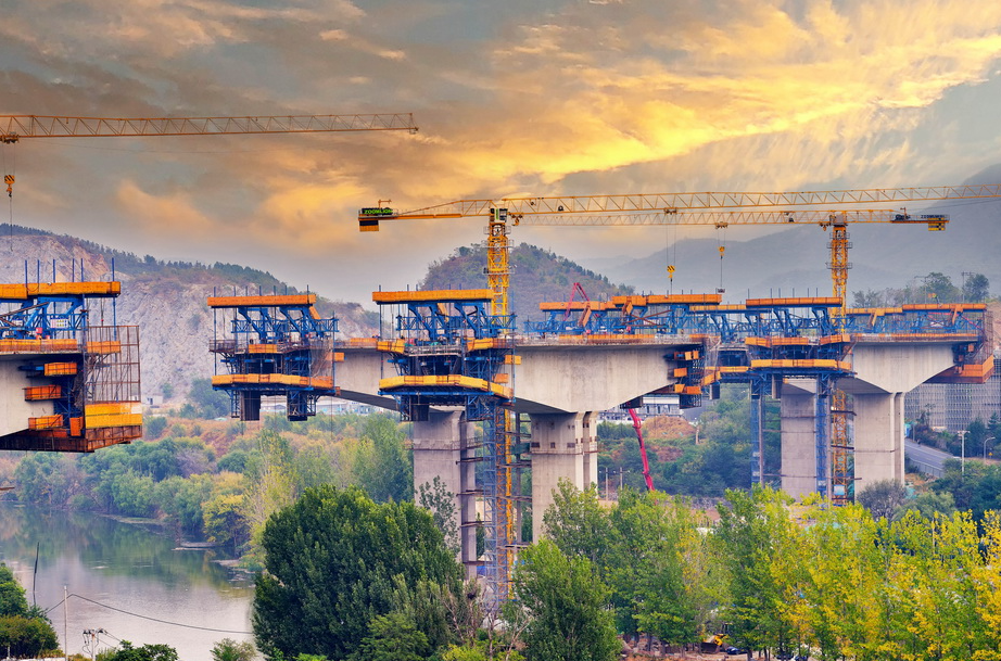 北京：国道109新线高速公路建设正酣