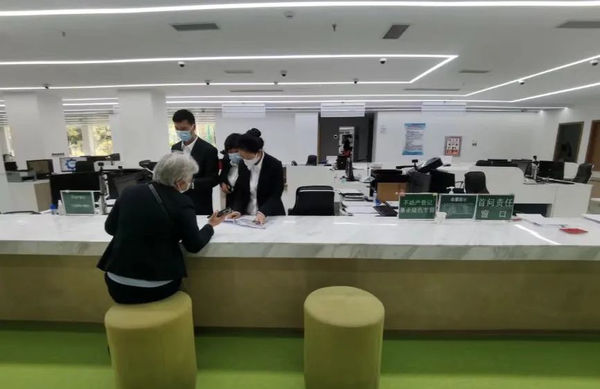 贵阳经开区政务服务中心为群众提供“延时服务”