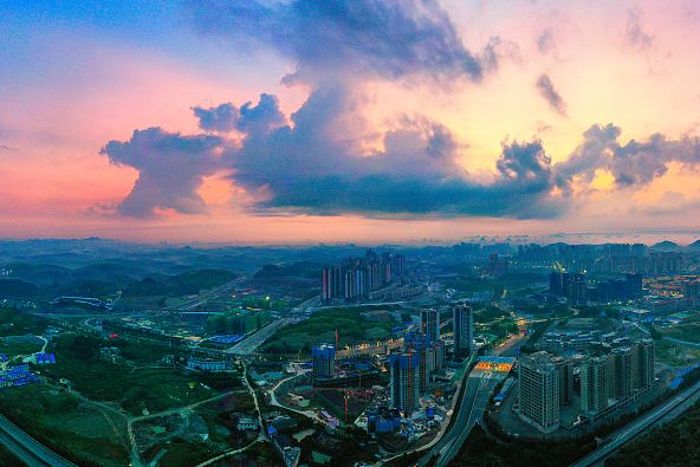 贵州新闻联播丨【黔瞻时评】奋力推动贵安新区发展一年一个样 三年大变样