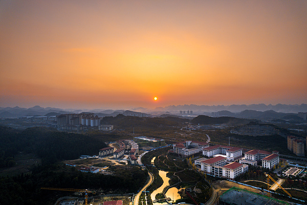 【贵阳日报社论】牢记嘱托 感恩奋进 扛起主责 全力推动贵安新区高质量发展大踏步前进