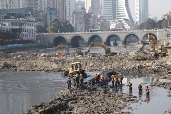 2013年10月24日的南明河。中国水环境集团供图