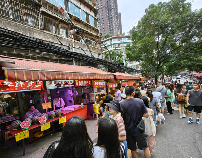 贵阳街巷美食散发“爽口”魅力