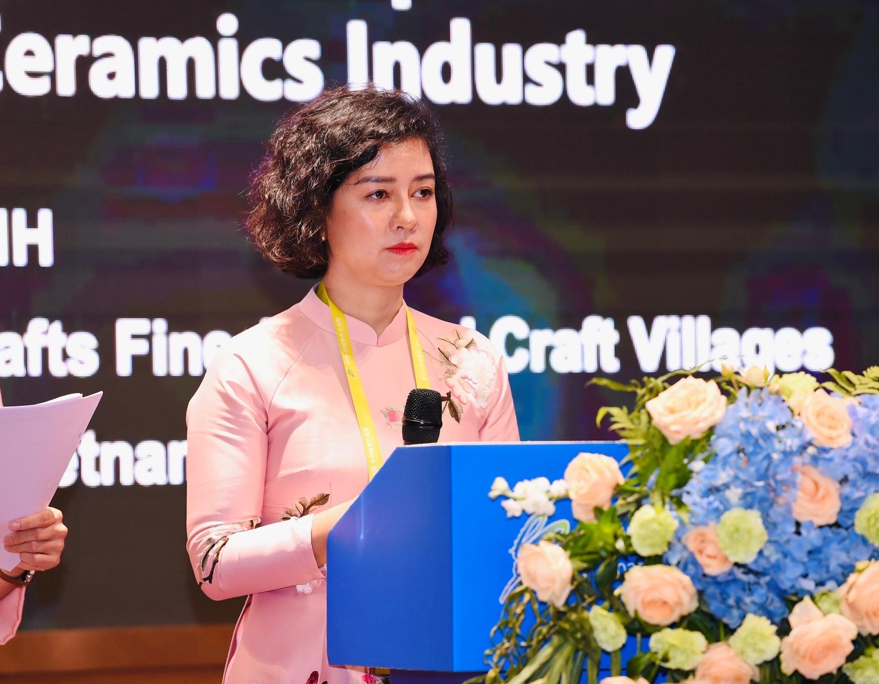 越南河内手工艺和工艺村协会代表武如琼:建立合作关系将加快越南与世界陶瓷的发展接轨