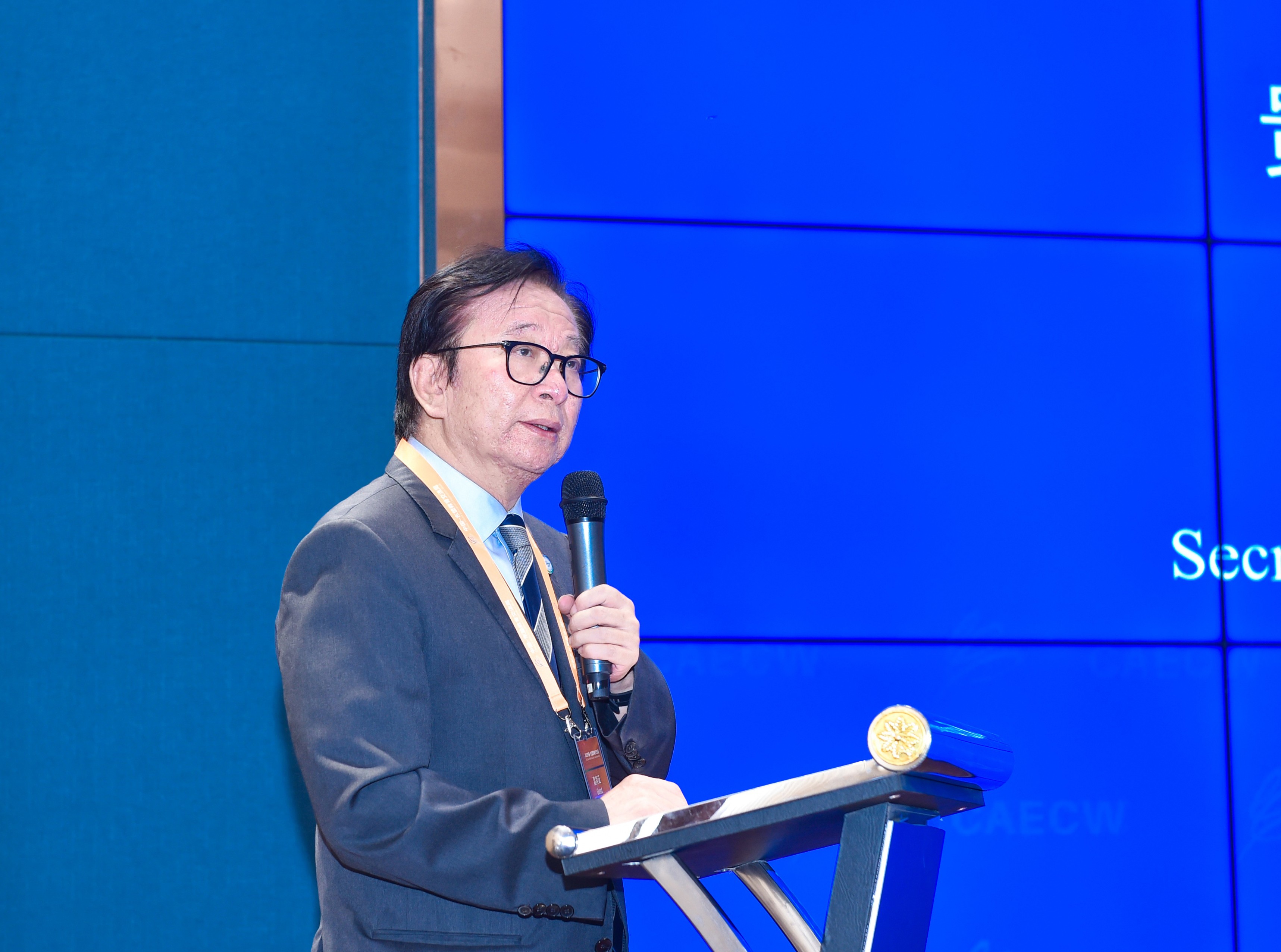 李建军:提高中文教育质量 实现中文教育国际化