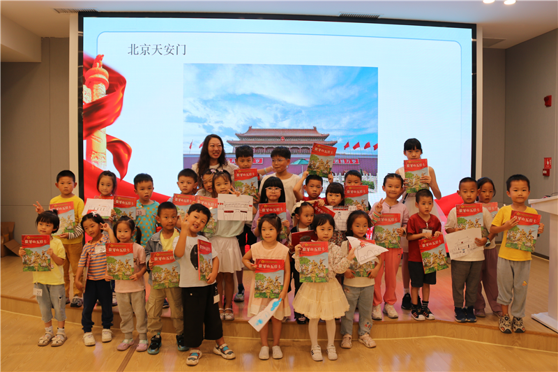 贵阳市少儿图书馆举办“我爱北京天安门”少儿绘画活动
