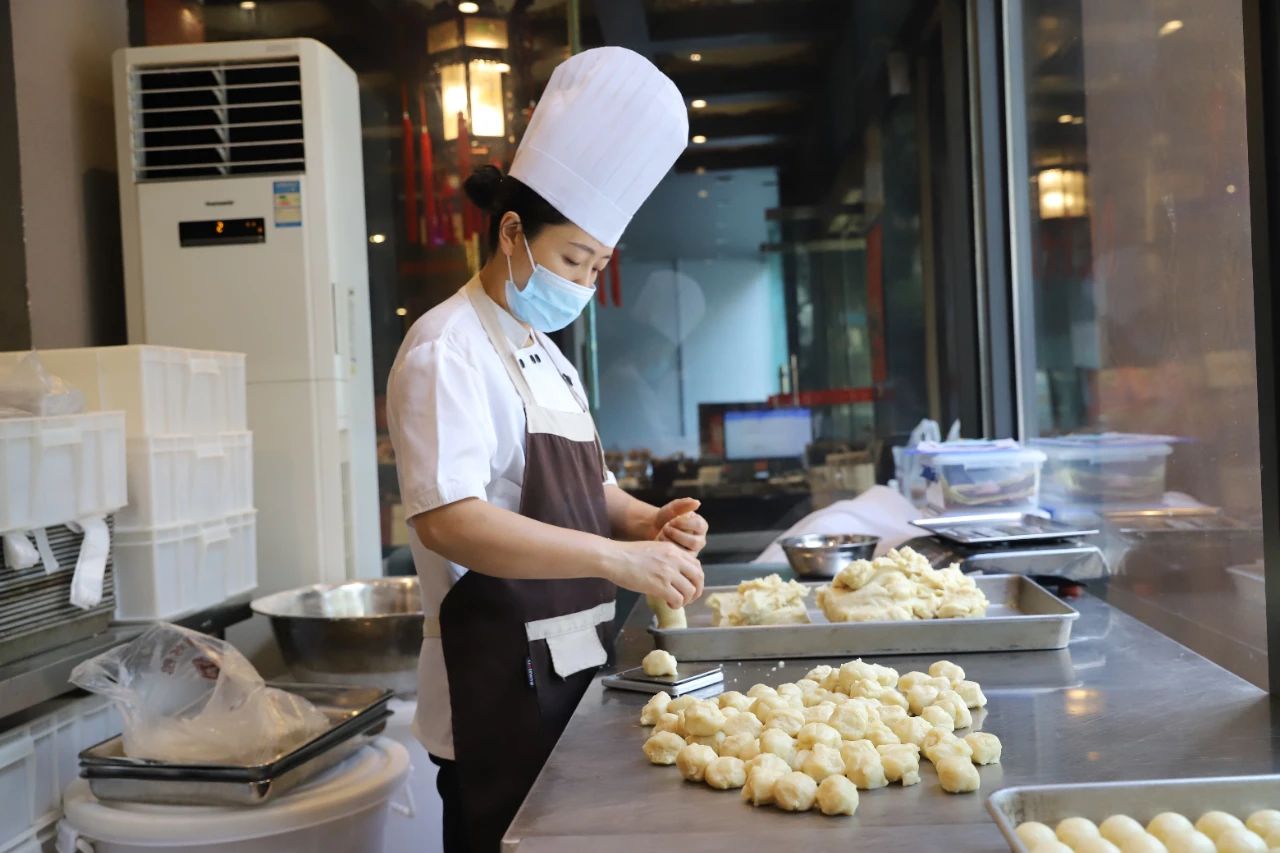 中秋佳节如“月”而至！云岩区月饼销售逐渐升温