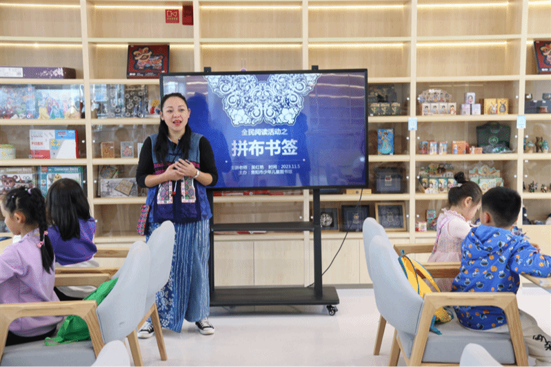 贵阳市少年儿童图书馆举办拼布书签活动