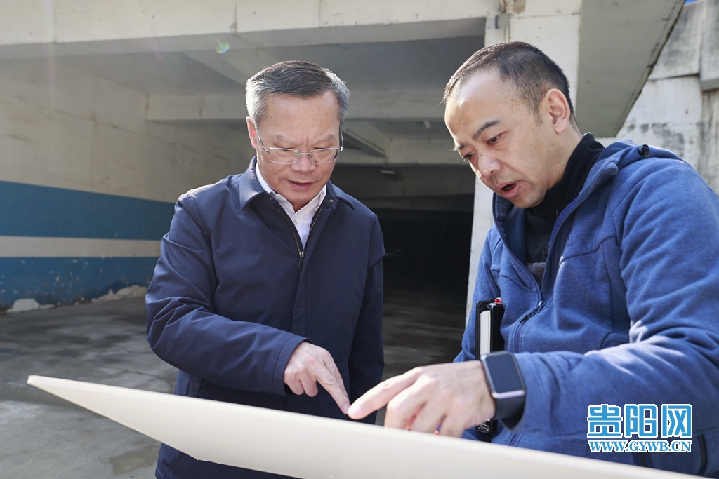 胡忠雄到南明区开展融媒问政现场办公并听取工作汇报