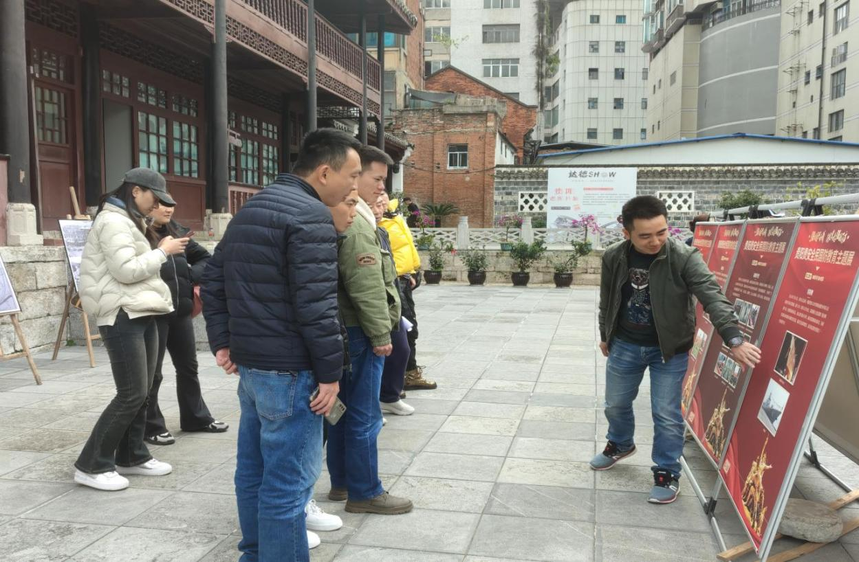 南明区退役军人事务局开展“传承红色精神弘扬红色文化”主题国防教育活动