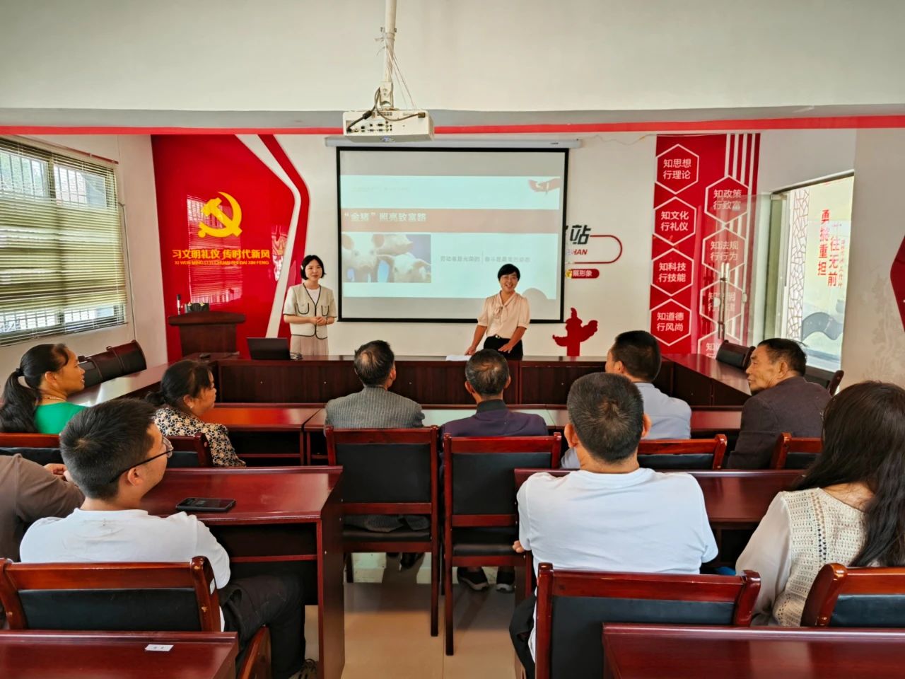 党的二十大精神“理论宣传二人讲”走进小坡村